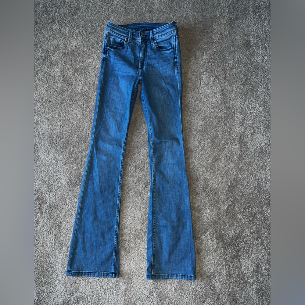 Bootcut blue jeans